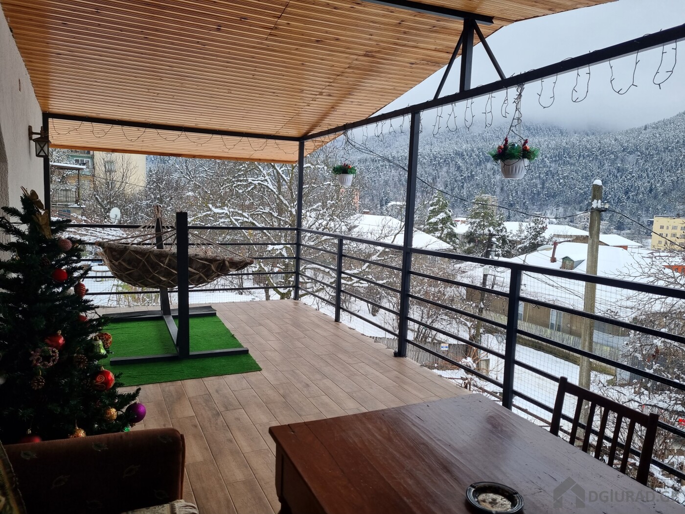 Apartment for rent with a balcony with a panoramic view of the mountain