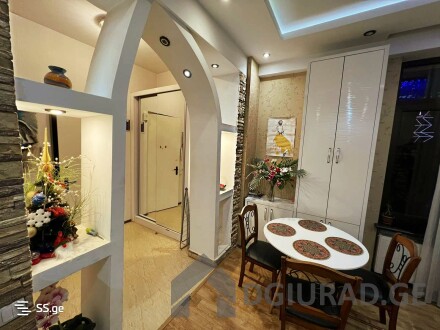 Warm and cozy apartment on Rustaveli Avenue