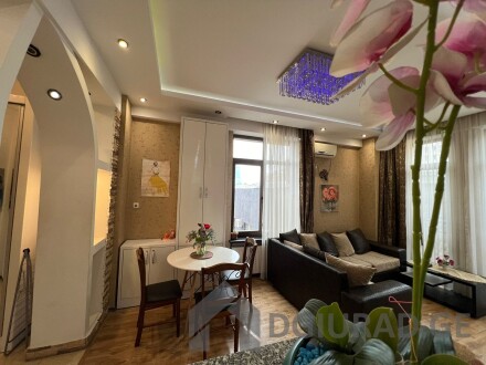 Warm and cozy apartment on Rustaveli Avenue